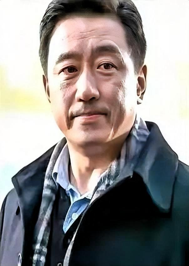 拍了70%的戏，男主角以为拿捏住了剧组，当场罢演要加钱。导演陈国军脸一沉：换人！