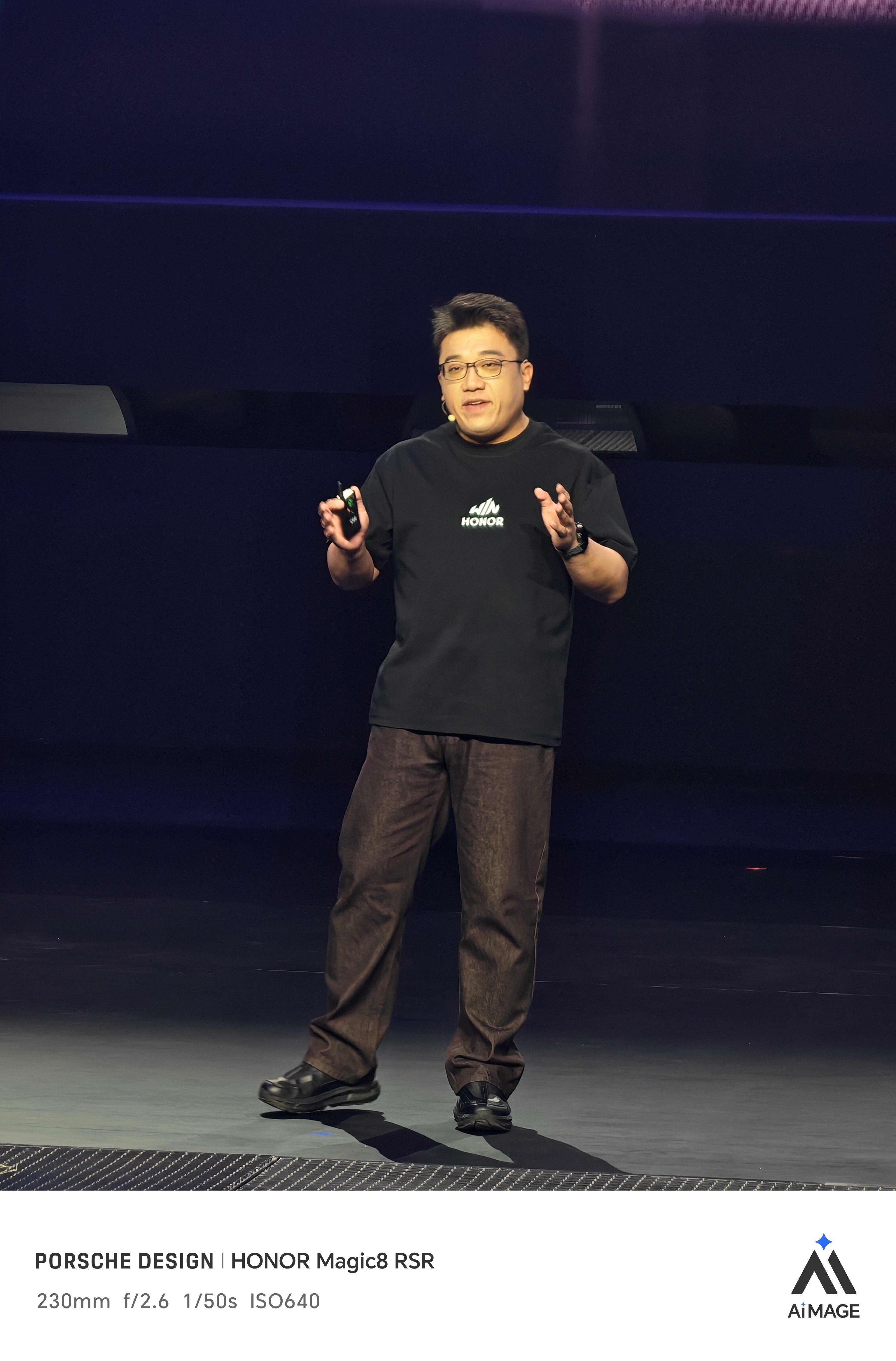 今天看荣耀WIN游戏本暨全场景新品发布会 这几张帅照拍得还可以吧