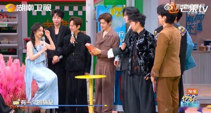 侯明昊不敢睁开眼希望是我的幻觉 “撩心见面礼” 游戏落幕，侯明昊满心笃定谭松韵会