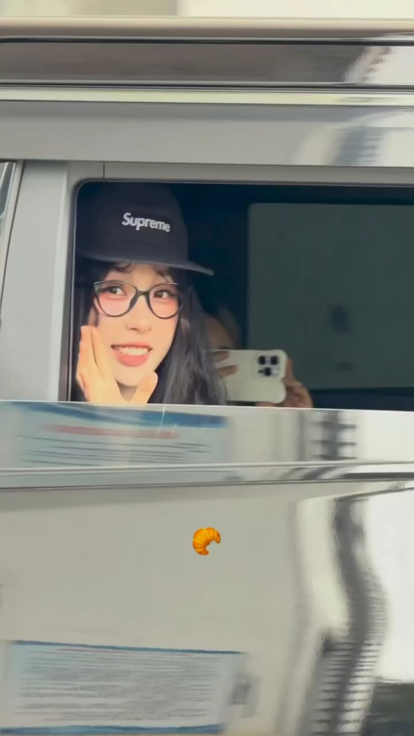 我滴妈呀！！！！《念相思》剧组也熬的这么恨啊虞书欣已经连着13天熬大夜拍戏了，这