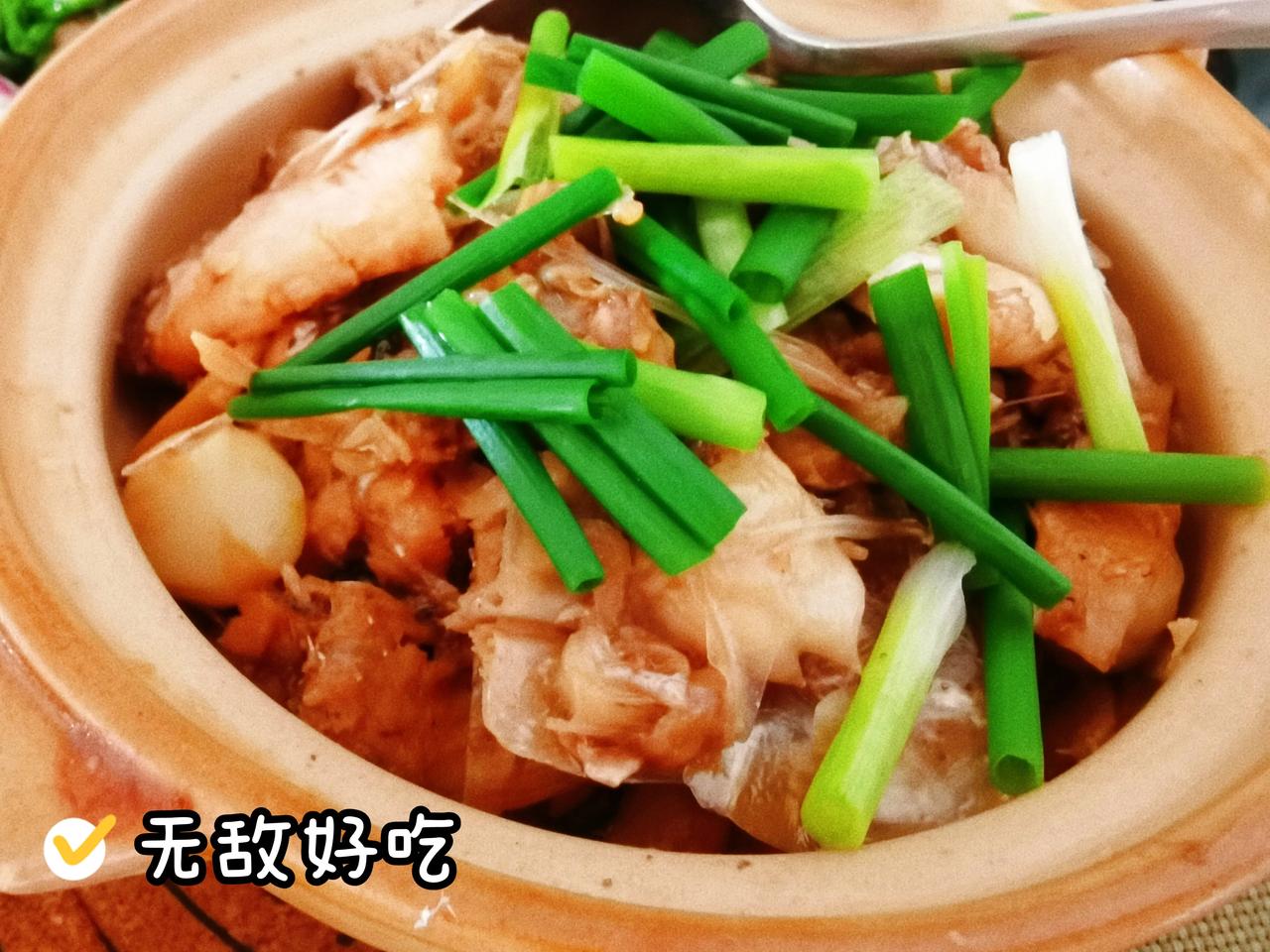 一抹朝阳，一抹炊烟，静立疱屋烹佳肴，鱼头煲、白灼虾、油渣空心菜、瓜蒲蛋羹汤…
