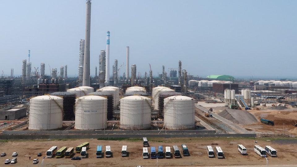 中国刚送美国厚礼，扭脸遭美方涉伊朗制裁，我驻美使馆回击。

4月25日，美财政部