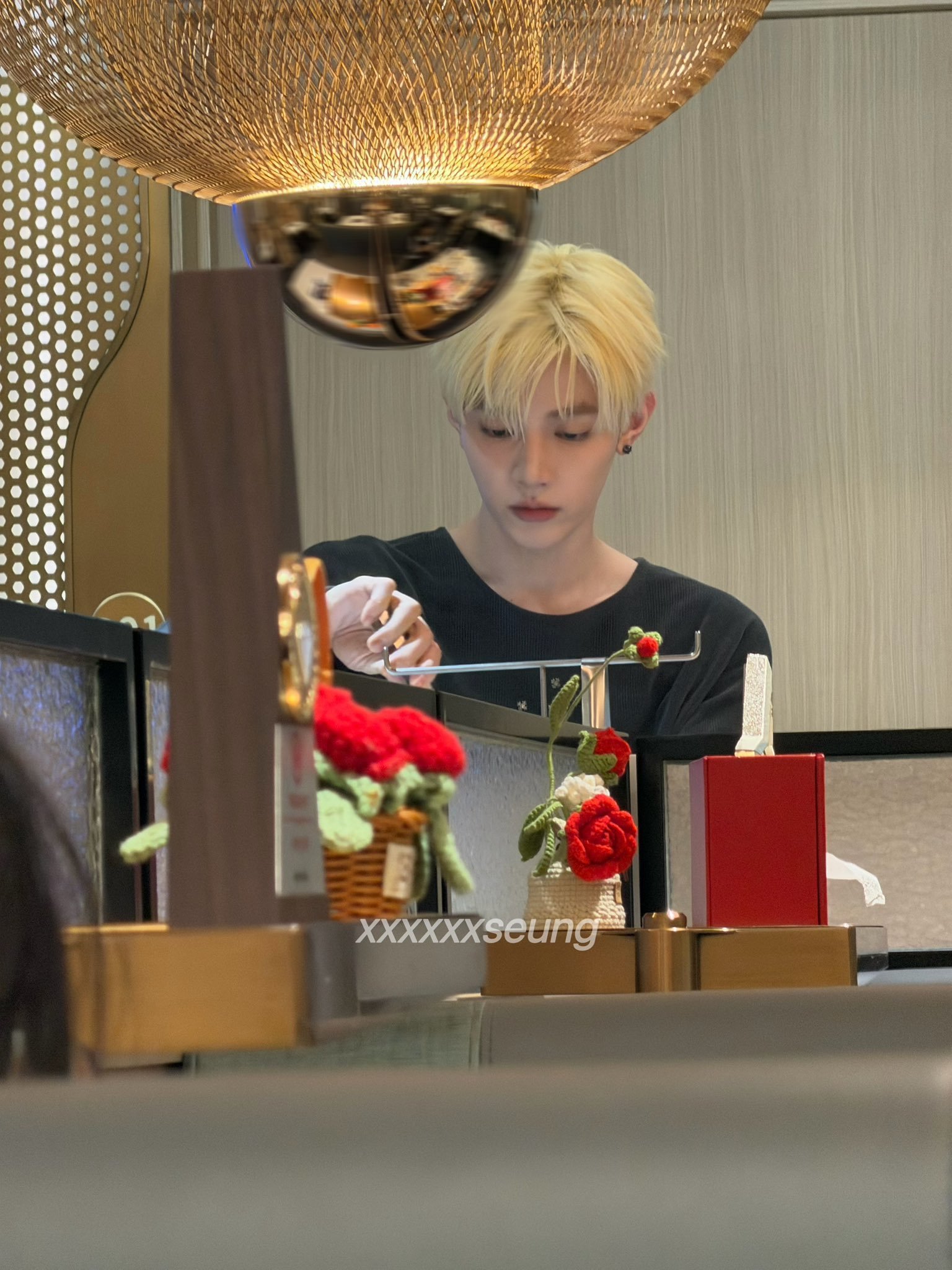 顶着这样一张帅脸调蘸料哦…/xxxxxxseung 章昊生图 ​​​