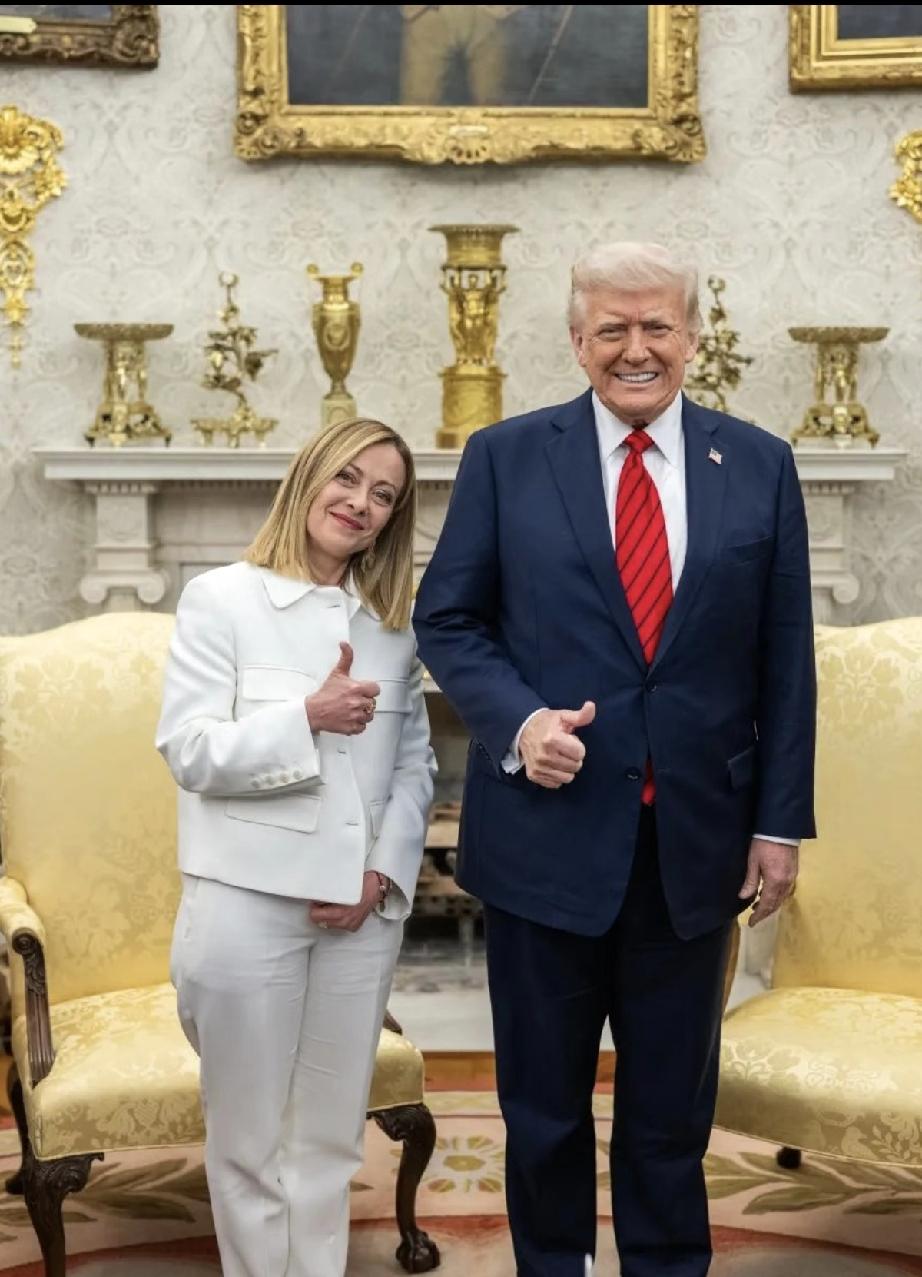 年轻人和老年人不一定有代沟，有时候也能有共同的爱好和话题。
你看意大利美女总理梅