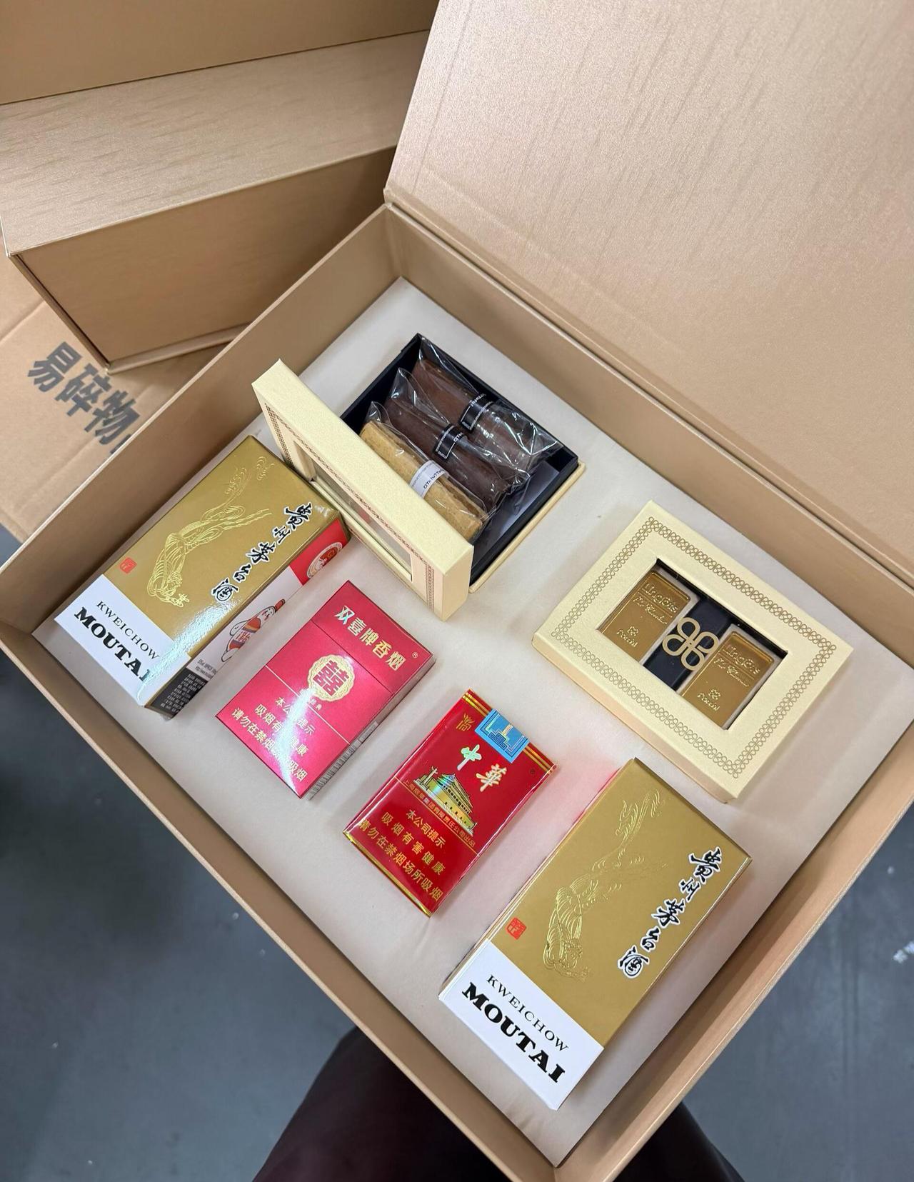 听说这是浙江那边的婚礼伴手礼。真的太富贵了 ​！
有没有朋友说说这是真的吗？
