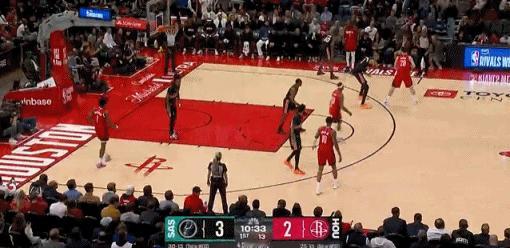 一碰就倒！文班亚马这是要学恩比德？
在今天NBA常规赛火箭对阵马刺的第一节比赛中