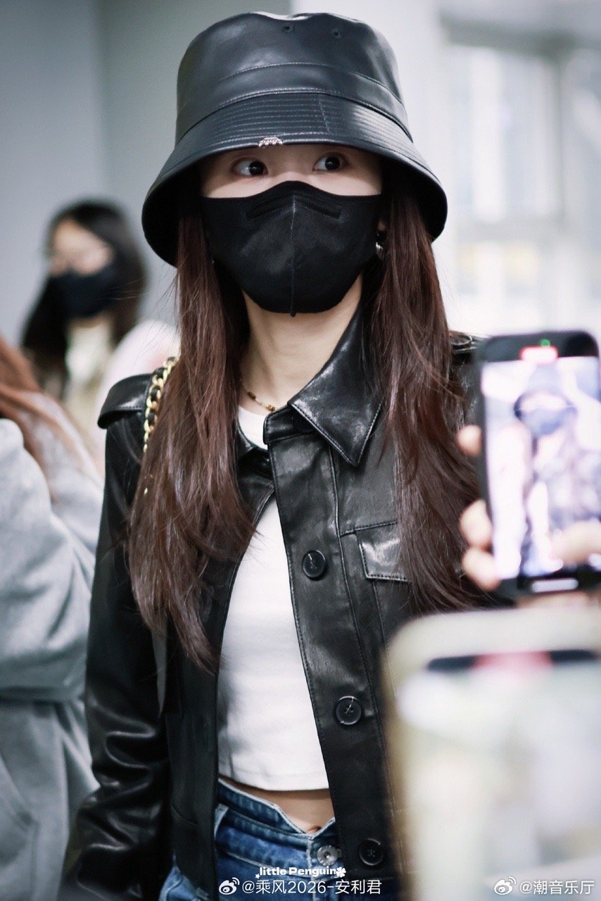 张慧雯出发录乘风2026乘风2026张慧雯张慧雯太宠粉！收到打印热搜，认真写下还