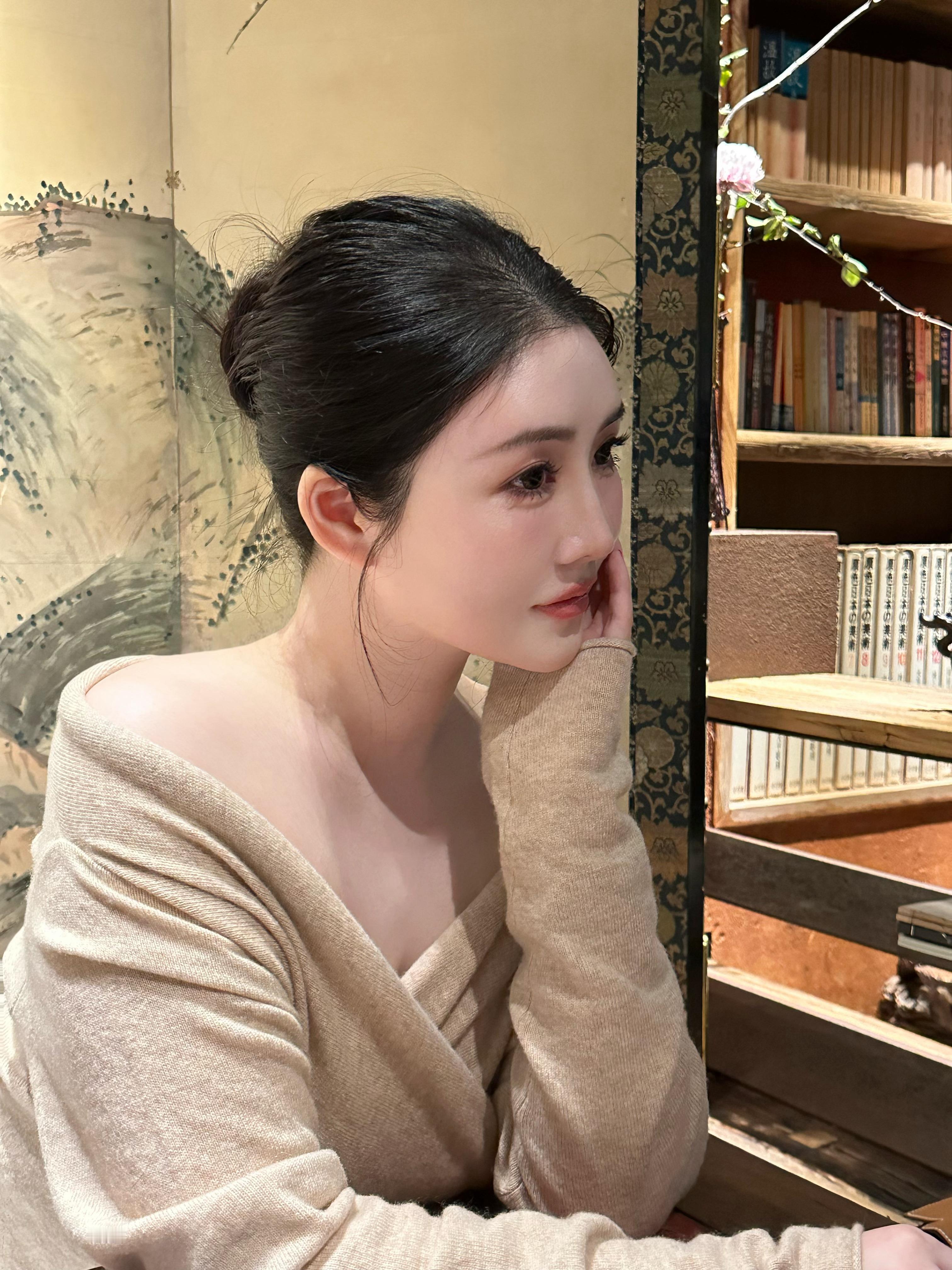 人随春好，春与人宜。 