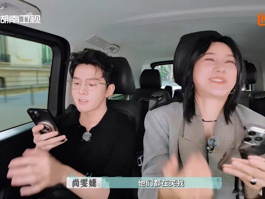 尚雯婕老佛爷当柜姐尚雯婕告诉自己朋友们要去老佛爷当柜姐了，谁都想不到有这一天，但