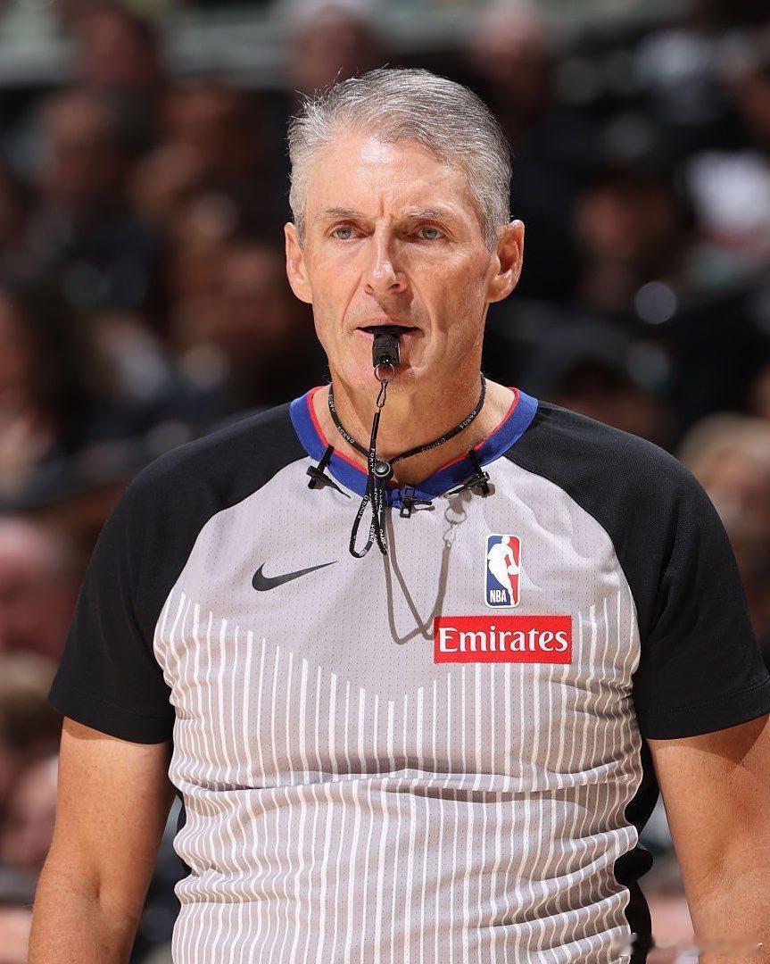NBA 明天NBA总决赛G5的主裁是斯科特·福斯特。不管怎样，我不想看到4比1的
