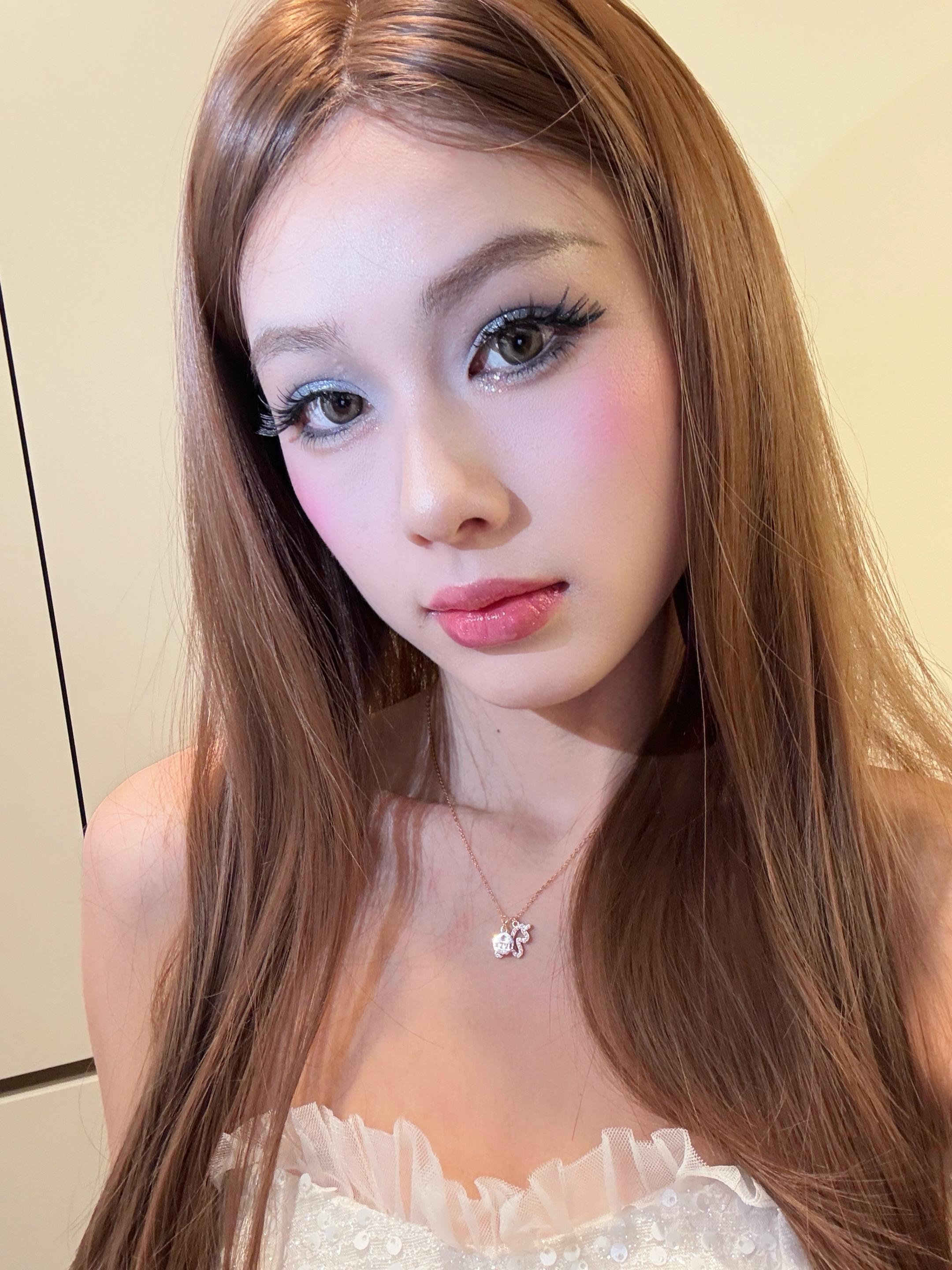 喜欢大大的眼睛💕。