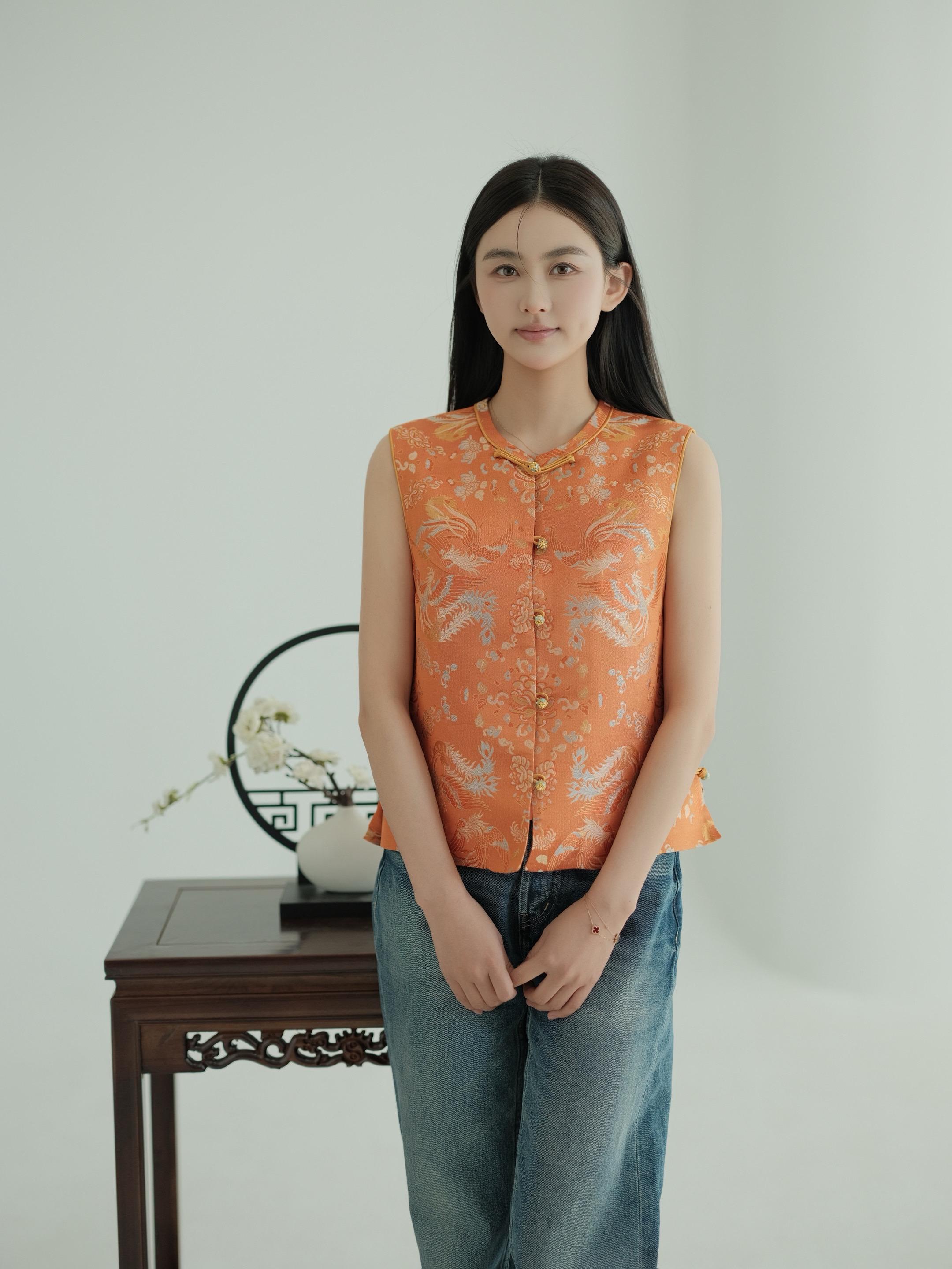 真正的松弛感是 自知珠玉在怀 便无需撕开锦缎证明月光