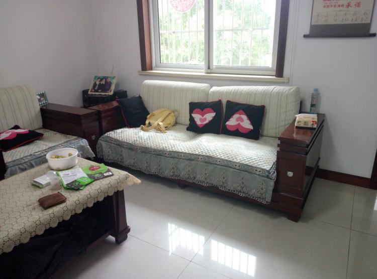 今天因为8块钱，我跟老公吵了一架，现在一个人在楼下坐着

真事。

下午带孩子去