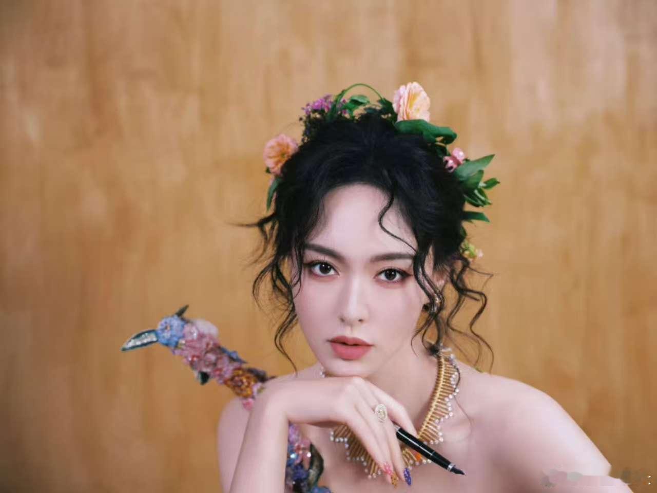 唐嫣 花神降临唐嫣这次新造型直接把“花仙子” 从童话搬进现实了吧🥀 一身繁花刺