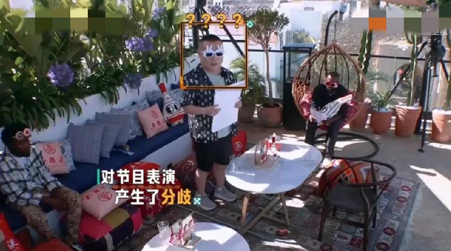 黄晓明请了四个外国友人为翟潇闻庆生，没想到在彩排的时候，因为细节问题几人吵了起来