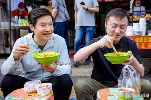 【小米徐洁云回应雷军过早被质疑摆拍：我们的世界，还是少点阴暗好】徐洁云回应雷军过