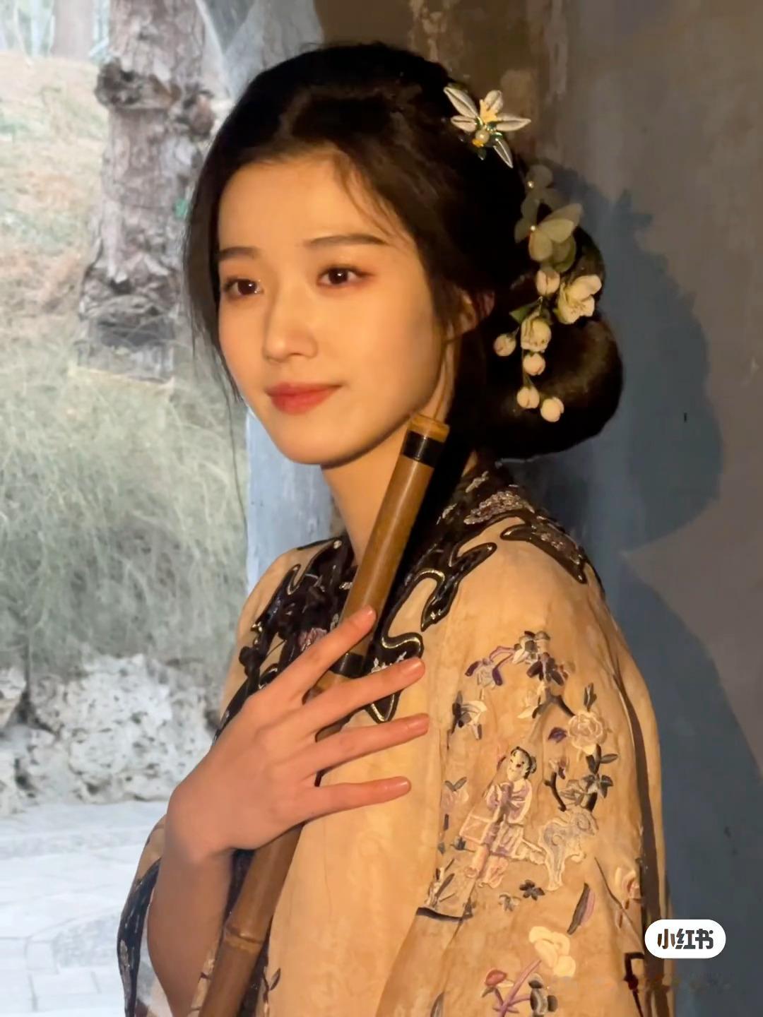 卢昱晓  🌷卢昱晓五福临门🌷卢昱晓康宁“你是我跨越山河万里，携带着芳香也要碰