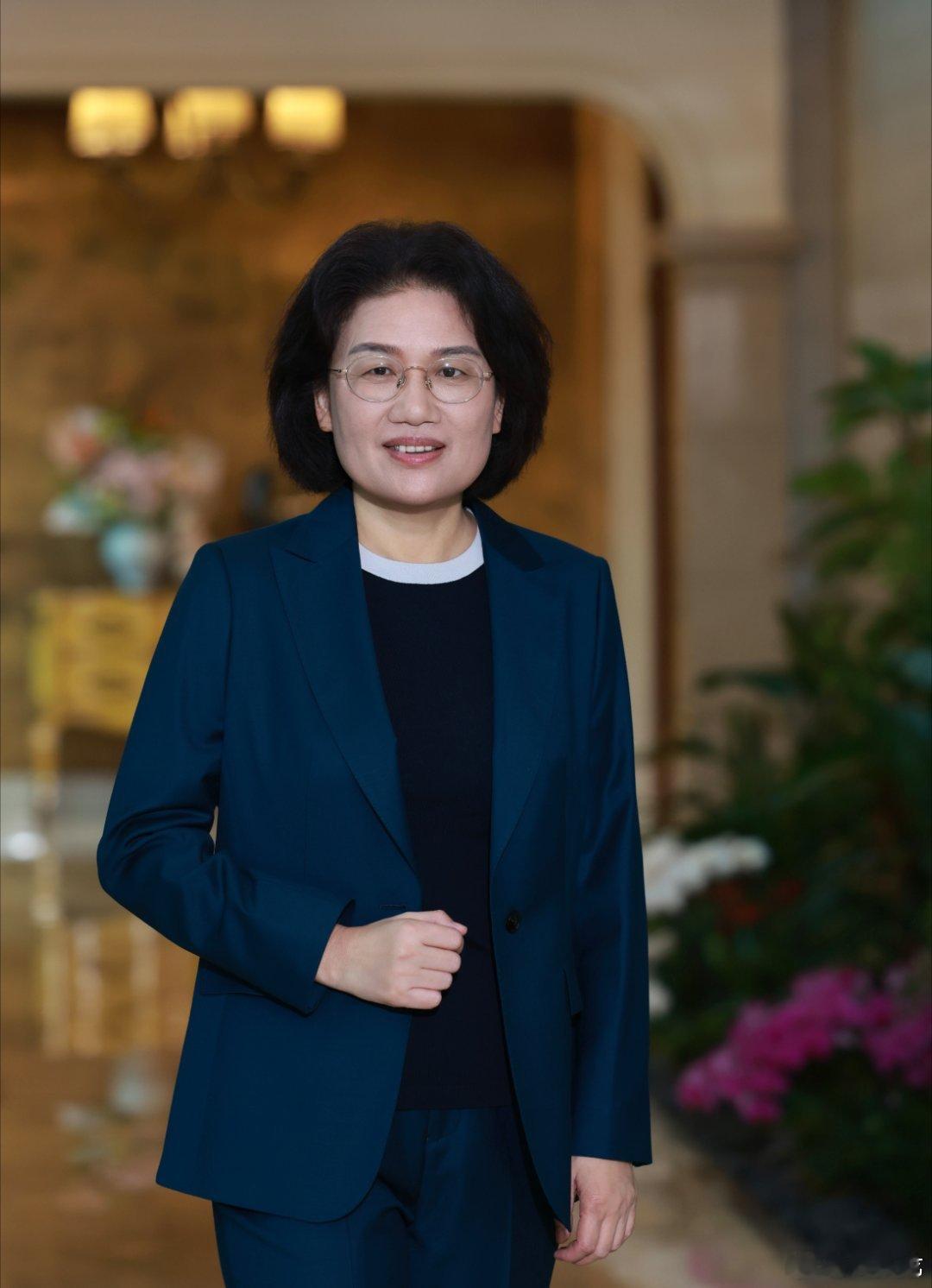 华为半导体领域新突破在过去六年的实践中，基于韬(τ)定律，华为已成功设计并量产了
