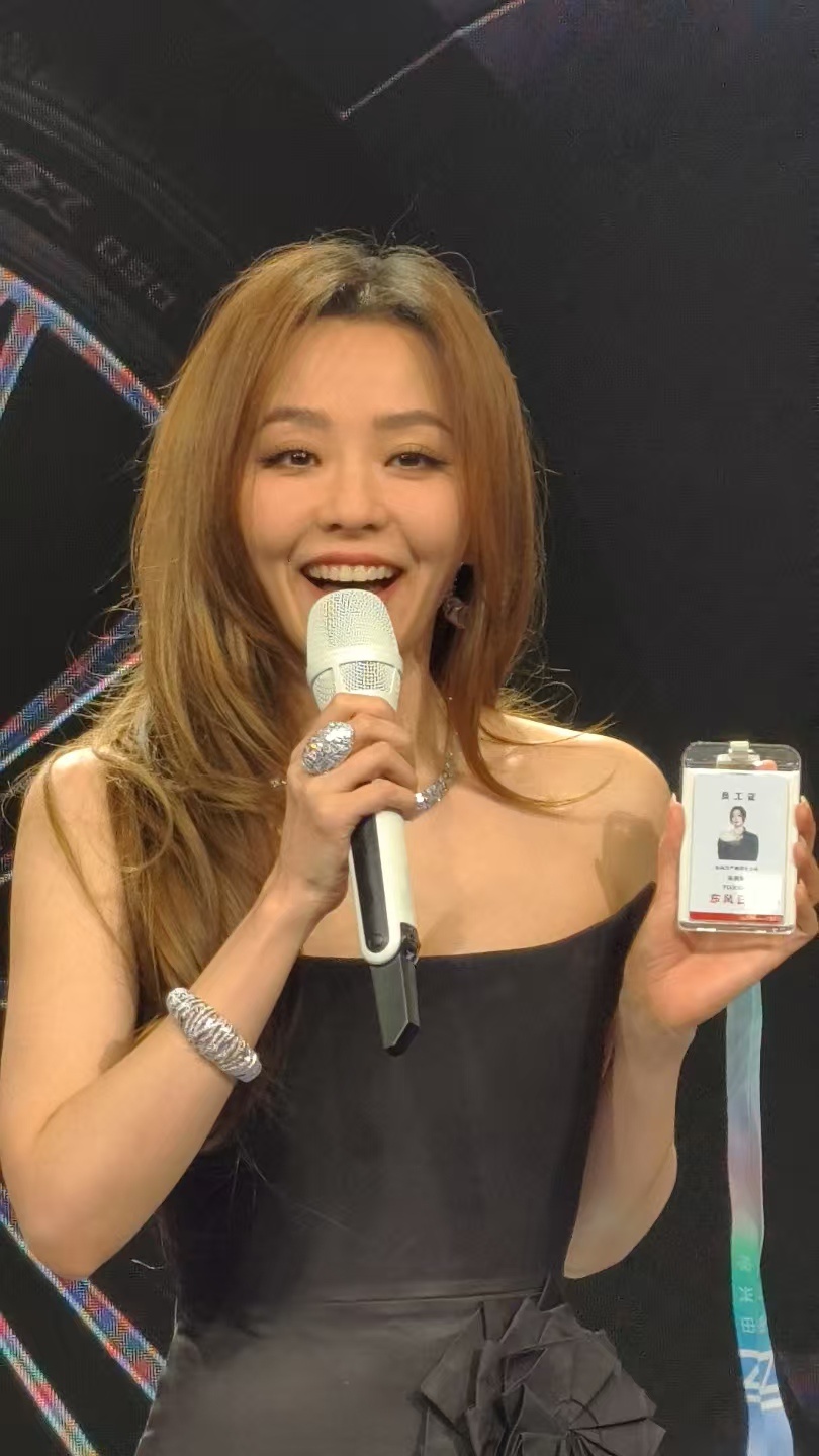 羡慕哭了！广州车展的朋友居然偶遇了 “职场靓颖” 开唱！这运气也太好了吧～ 不过