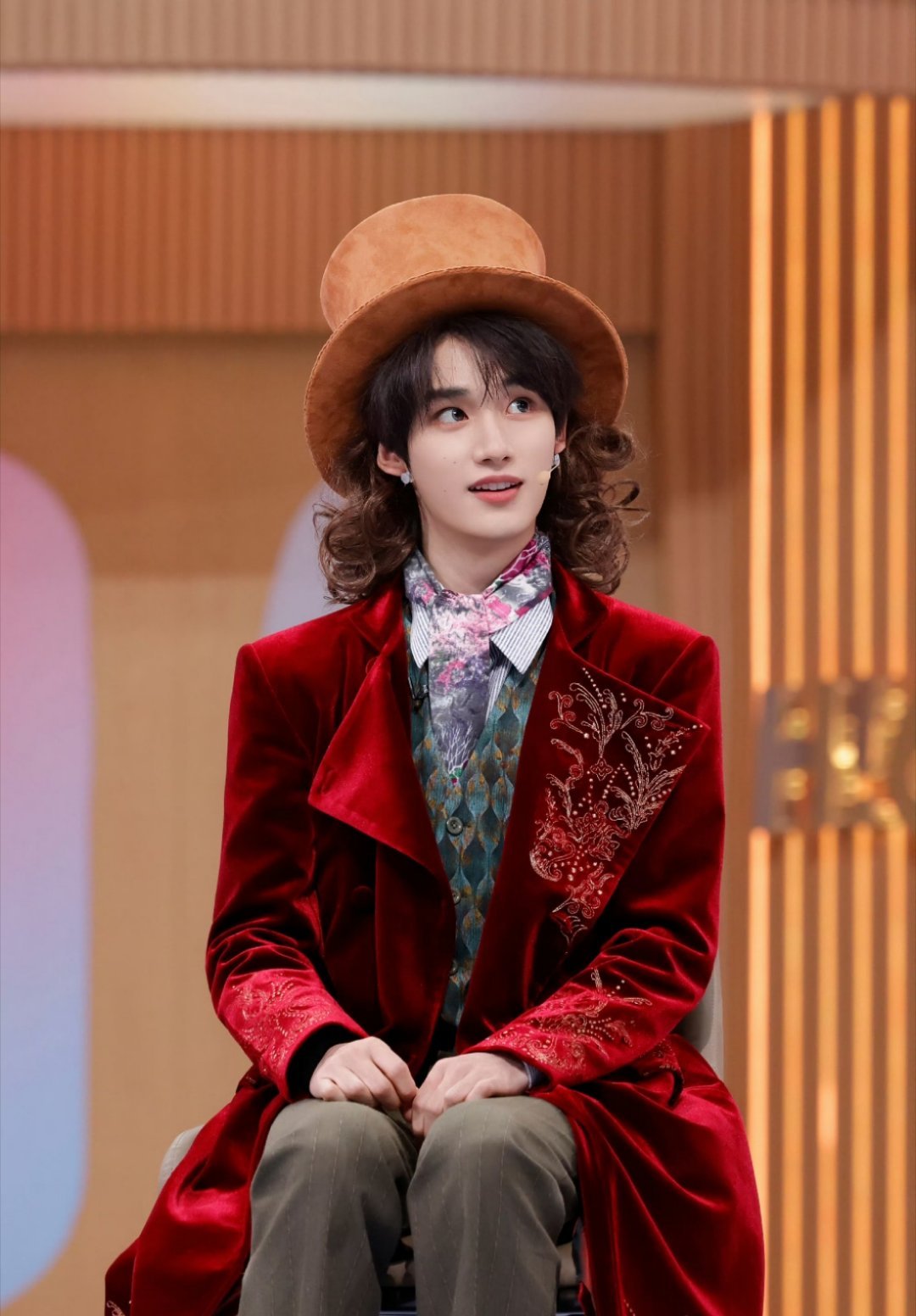 今晚看完演唱会直播接着看好六🥰🥰期待丁程鑫的solo舞台🤩晚上见！！😘 