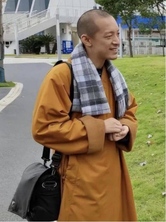 北大数学天才柳智宇出家12年后还俗。他留下了一句让无数人沉默的话：“寺庙里的人际