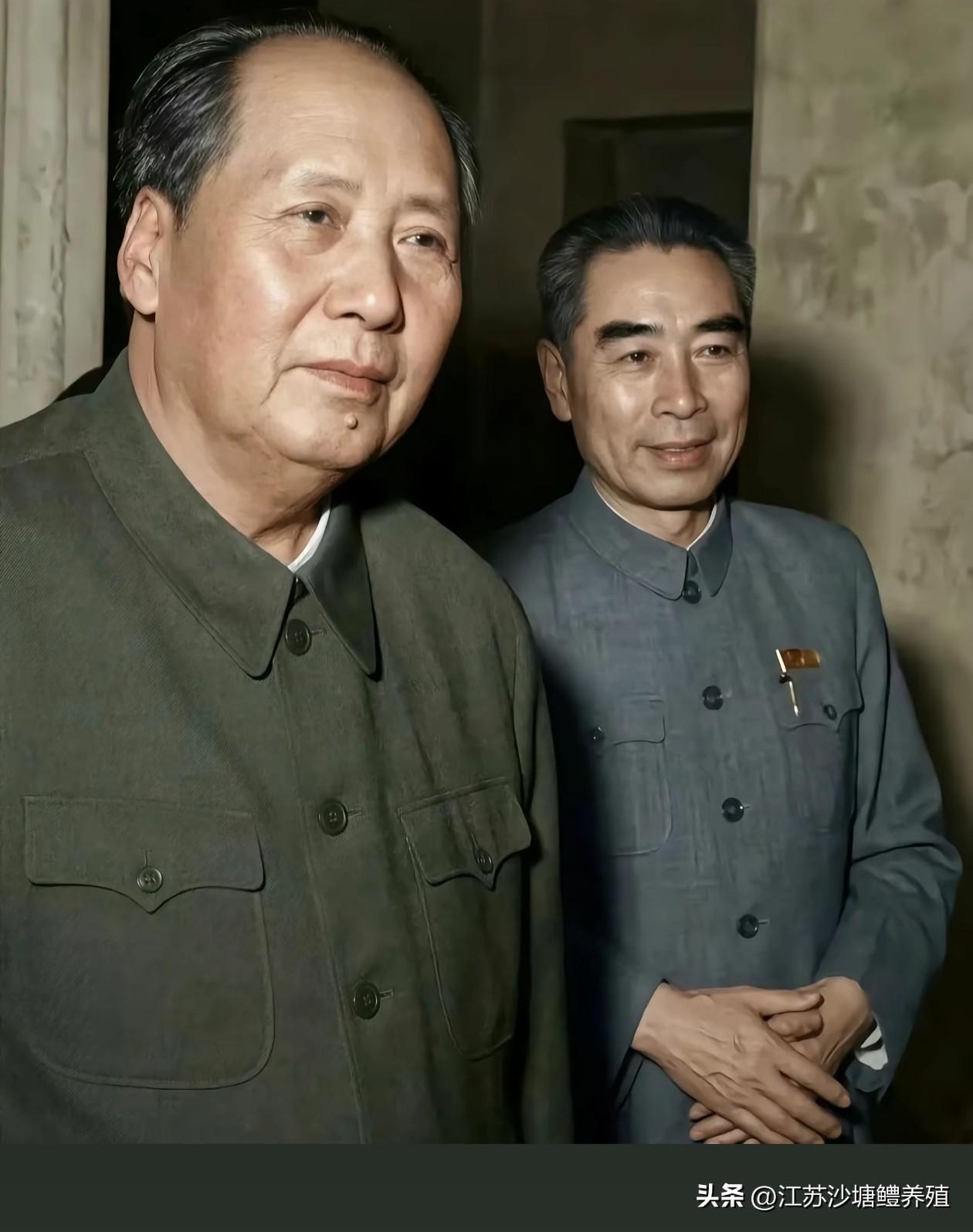千言万语不足以表达人民群众对二位领袖无限的思念！
缅怀伟人！
伟人毛主席 缅怀老