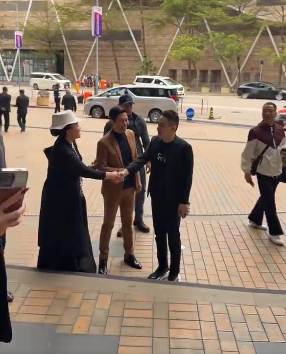 什么？孙宇晨身高只有163？这不是霸总标配吧！今天关于孙宇晨的身高上了热搜，一些