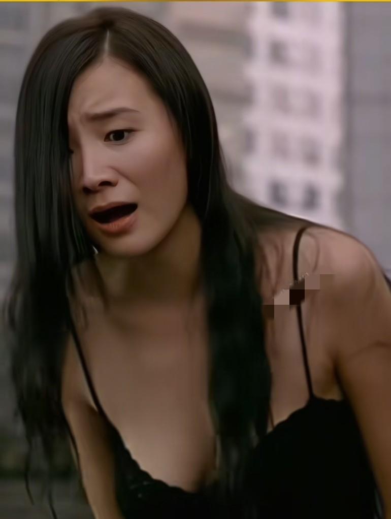 最近盛传，宋佳从一个超级差的富家女到三金影后的成长历程，被传陪睡上位知三当三
呼