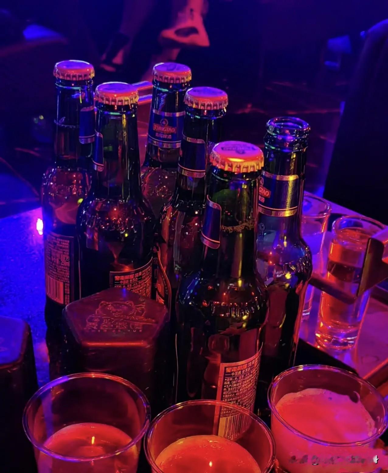 朋友才32岁，就去世了。
朋友家条件很好，她不上班，父母做生意的，一月零花都能有