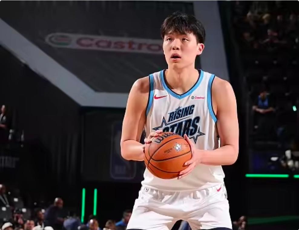 虽然说全明星只是娱乐赛，没啥强度，但杨瀚森今天的表现还是挺亮眼的。
又是面对克林