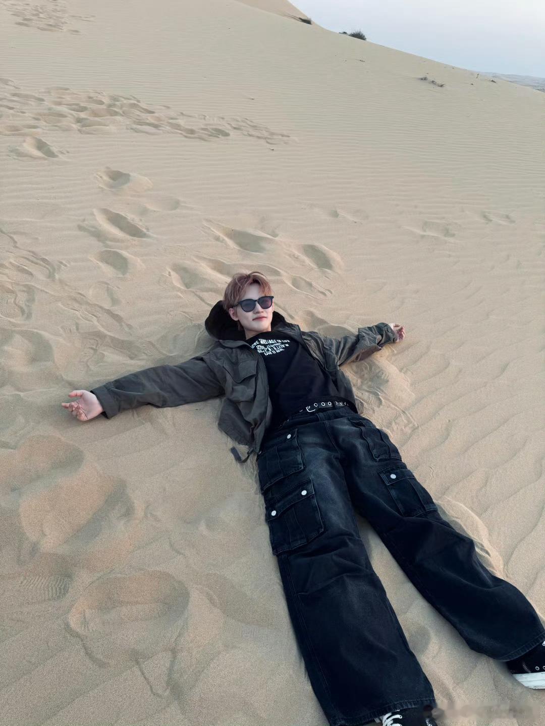 余宇涵钟辰乐同担相认大型同担相认现场！余宇涵钟辰乐都爱篮球、追库里，线下追星成功