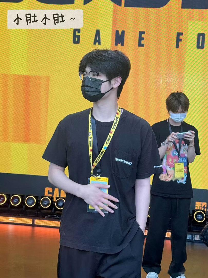 PEL版重庆落地签重庆迎接PEL选手落地，线下签相会安排上，吃鸡节现场不见不散！