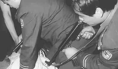 那天是1999年11月，库房检查掀开地板，黑乎乎的洞口直通地下。没人想到是蔡学元