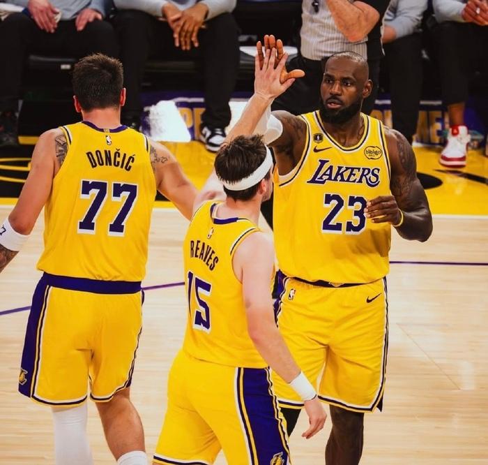 詹姆斯有望继续留守湖人，他已经默认成为球队第三得分手的身份！

湖人近期状态不俗