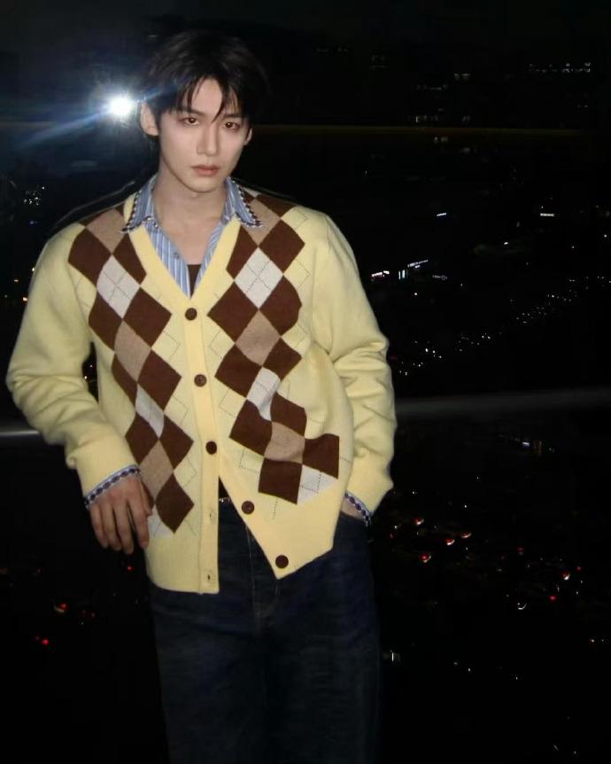 白敬亭出场自带高清滤镜！模糊画质都挡不住的帅气