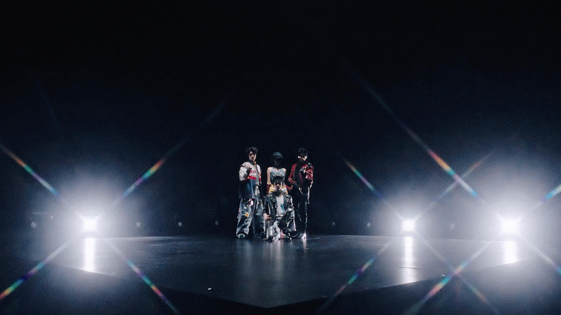 双轨限定f4打包去跨年 四个人中的每个人都是大家喜欢和欣赏的艺人！泰甜啦，甜得很