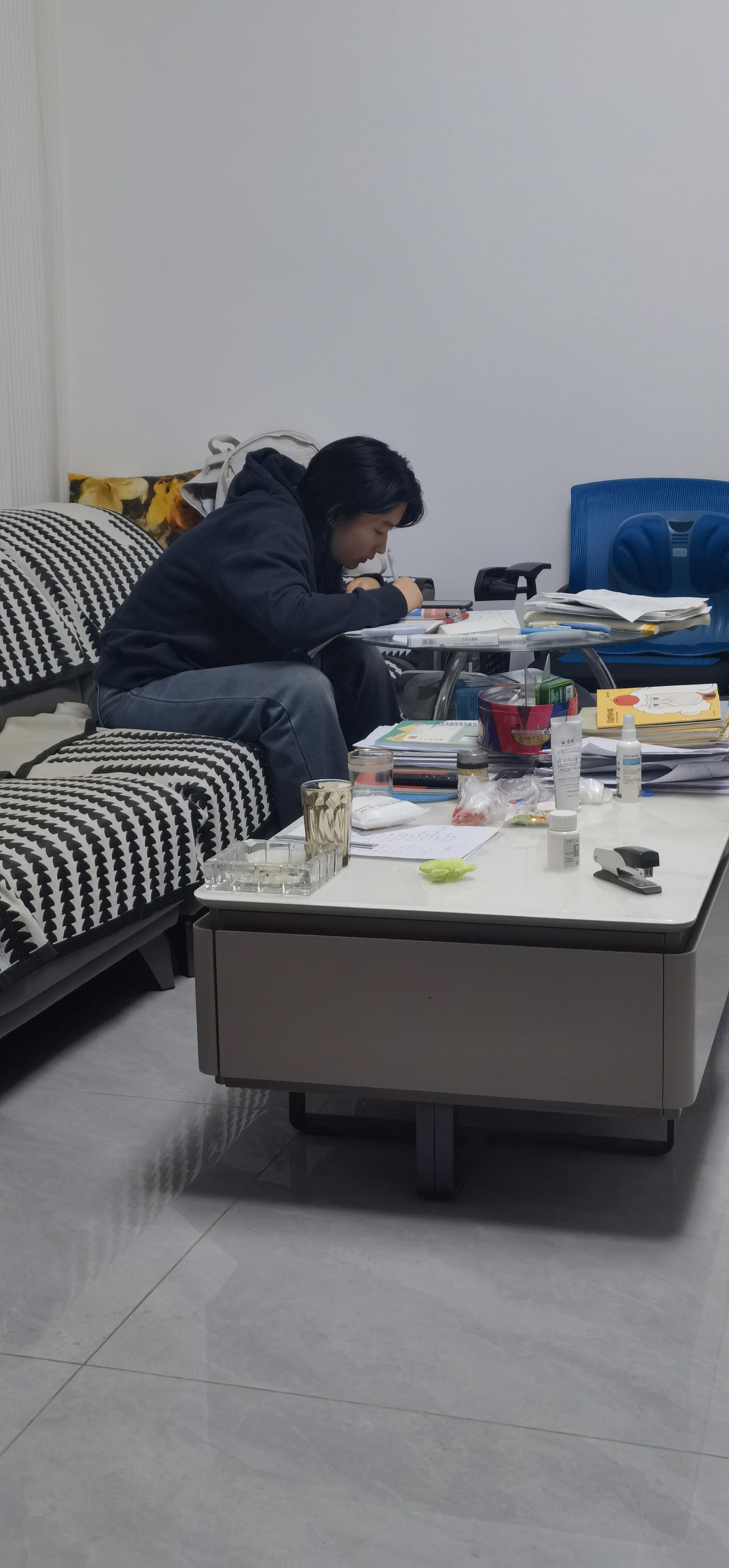 家有初中生
这个话题，恐怕是所有人都会面临的不轻松的问题。
爷爷辈的，千万不要自