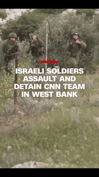 荷枪实弹的以军士兵冲到在约旦河西岸直播的美国CNN记者面前，直接将美国记者给扣了