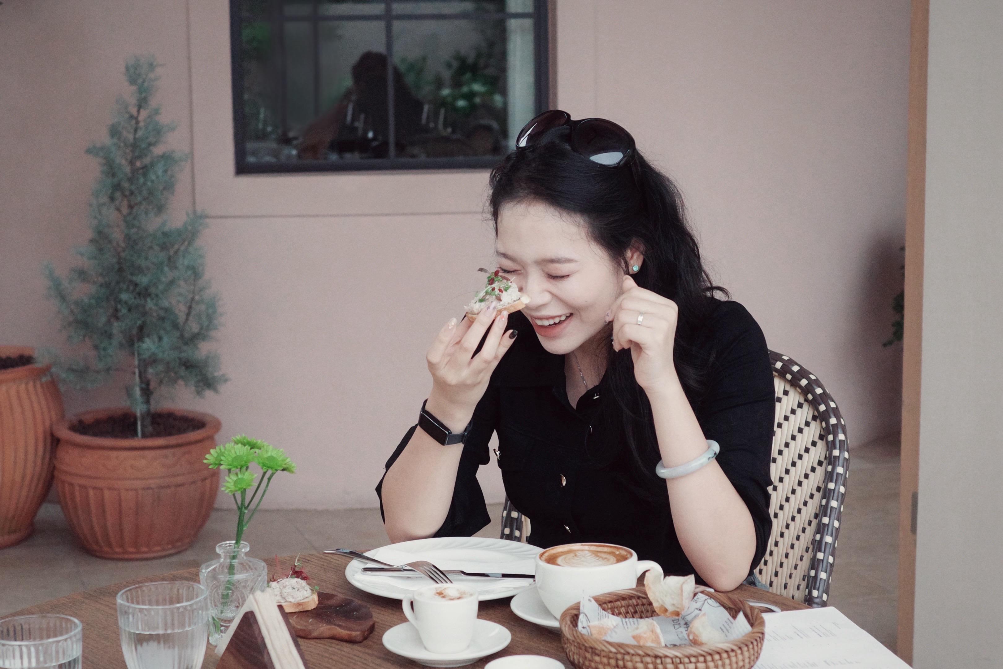 有闻到我的香水味吗。