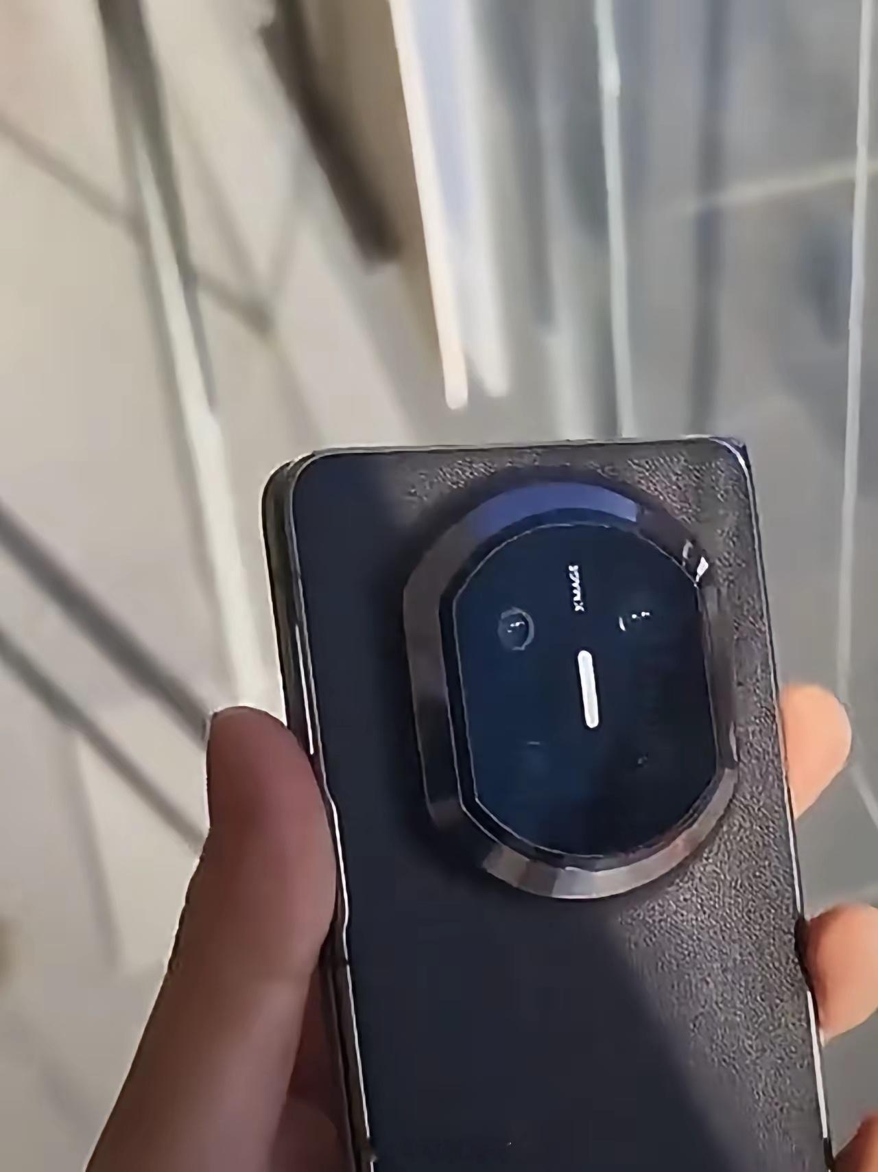 细节控狂喜！Mate X7的铰链设计太精致了，完全看不到缝隙，强迫症表示极度舒适