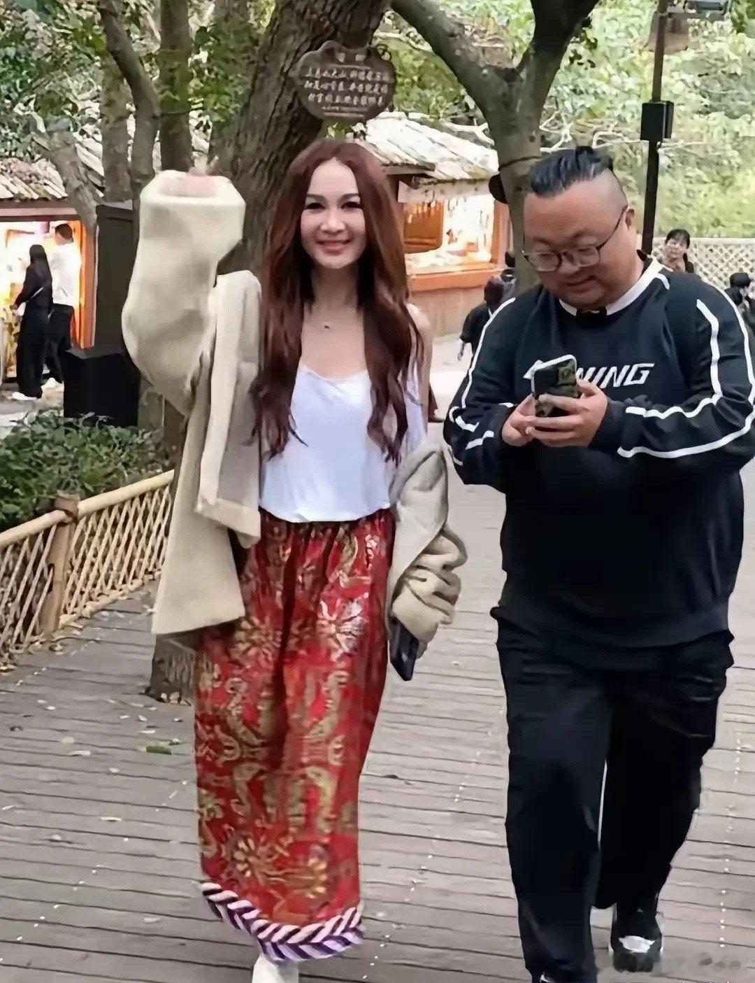 曾经的香港第一美人，以前很多人做梦都想娶她。 