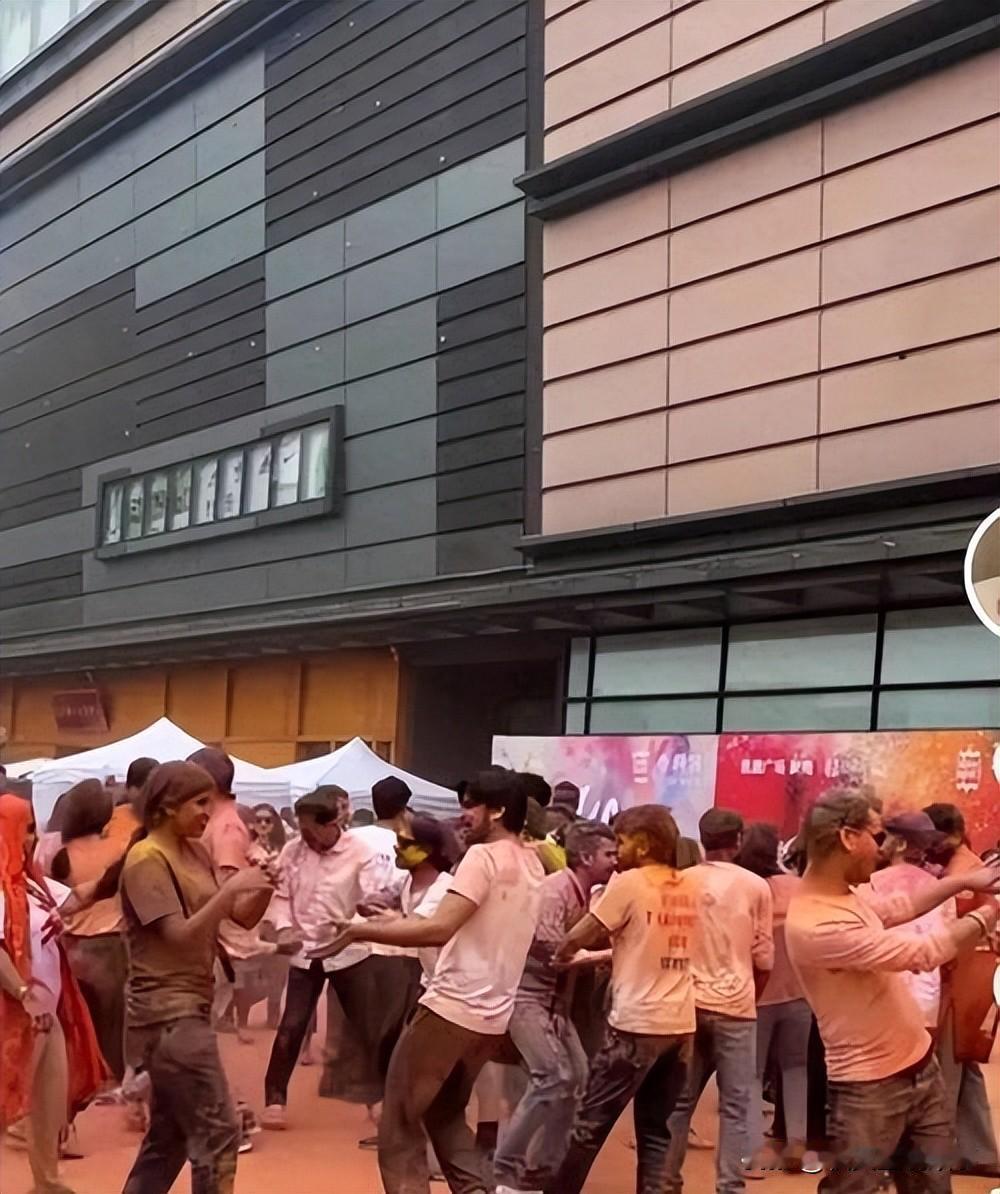 印度：从“千年邻居”到“嫌弃榜第一”

近期，印度人在华不文明行为频频刷屏，辣了