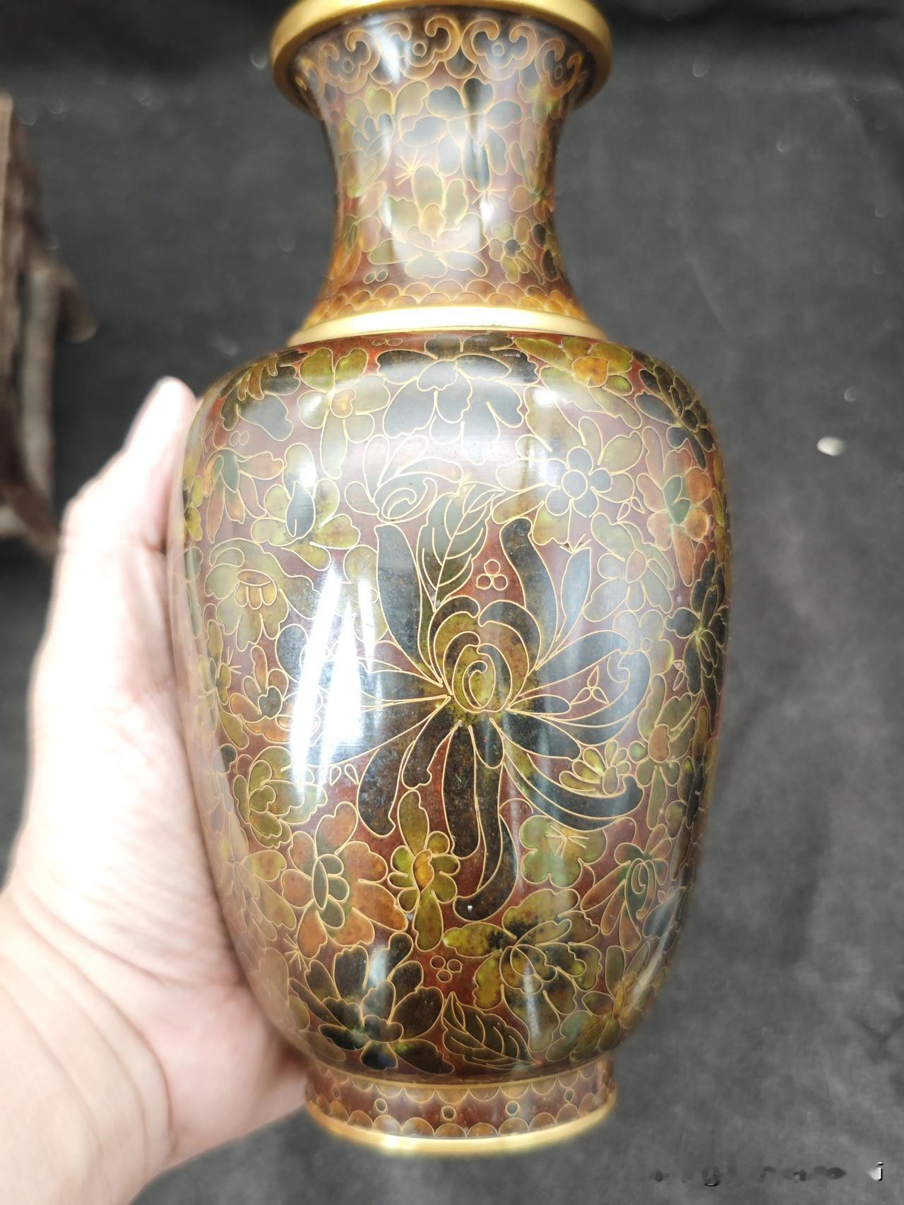 北京老厂出口创汇精品，玛瑙底色配玳瑁牡丹，色彩鲜亮、工艺扎实。建国初传统手艺的诚