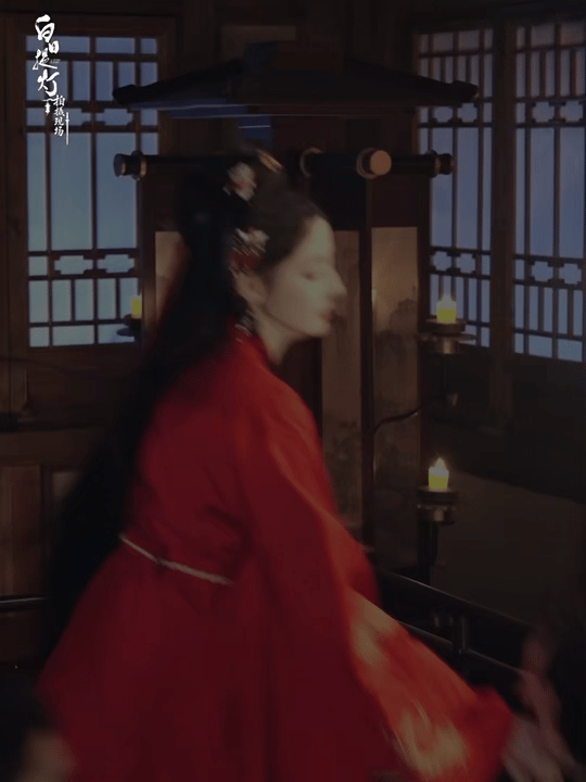 热巴陈飞宇白日提灯片场互相捏脸白日提灯 花絮循环播放！贺思慕段胥戏外捏脸贴贴，剧