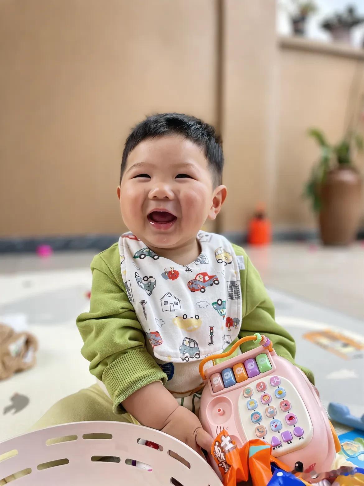 各位爷爷奶奶叔叔阿姨哥哥姐姐弟弟妹妹们，今天妈妈去给鼻子做了小手术，我和爸爸陪着