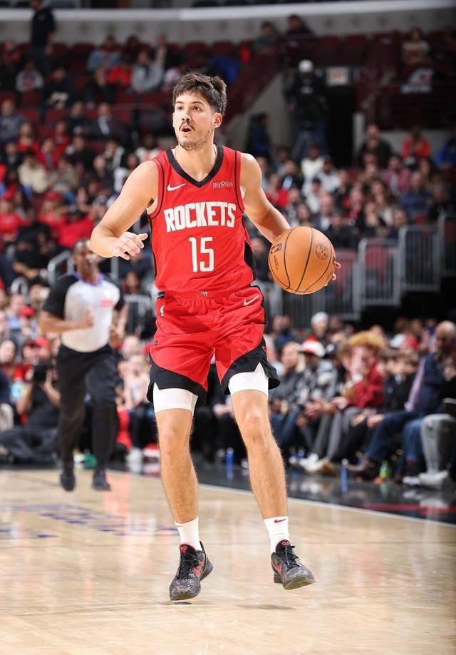 谢波德才是火箭的真“探花”！
 
这场和骑士的比赛，火箭少了中锋申京，却一度把对