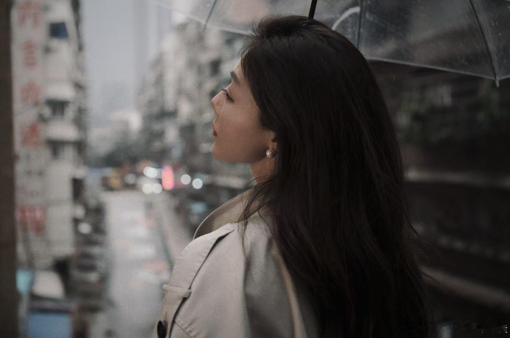 邓家佳[超话]爱情公寓主演合体陈赫娄艺潇邓家佳李金铭孙艺洲合体 张伟又完美错过饭