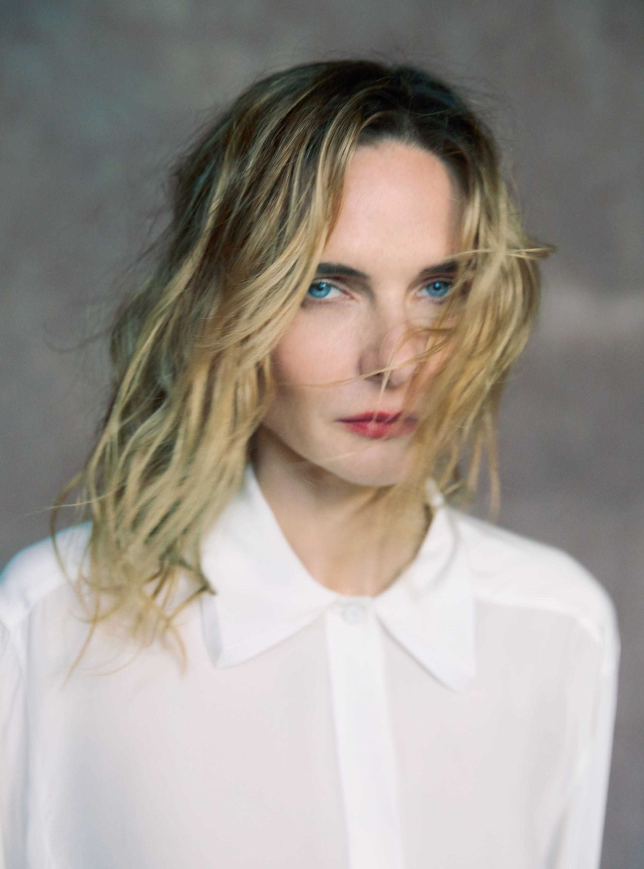 丽贝卡·弗格森为《时尚芭莎》英国版2026年3月号拍摄的写真照组图摄影师：Eri