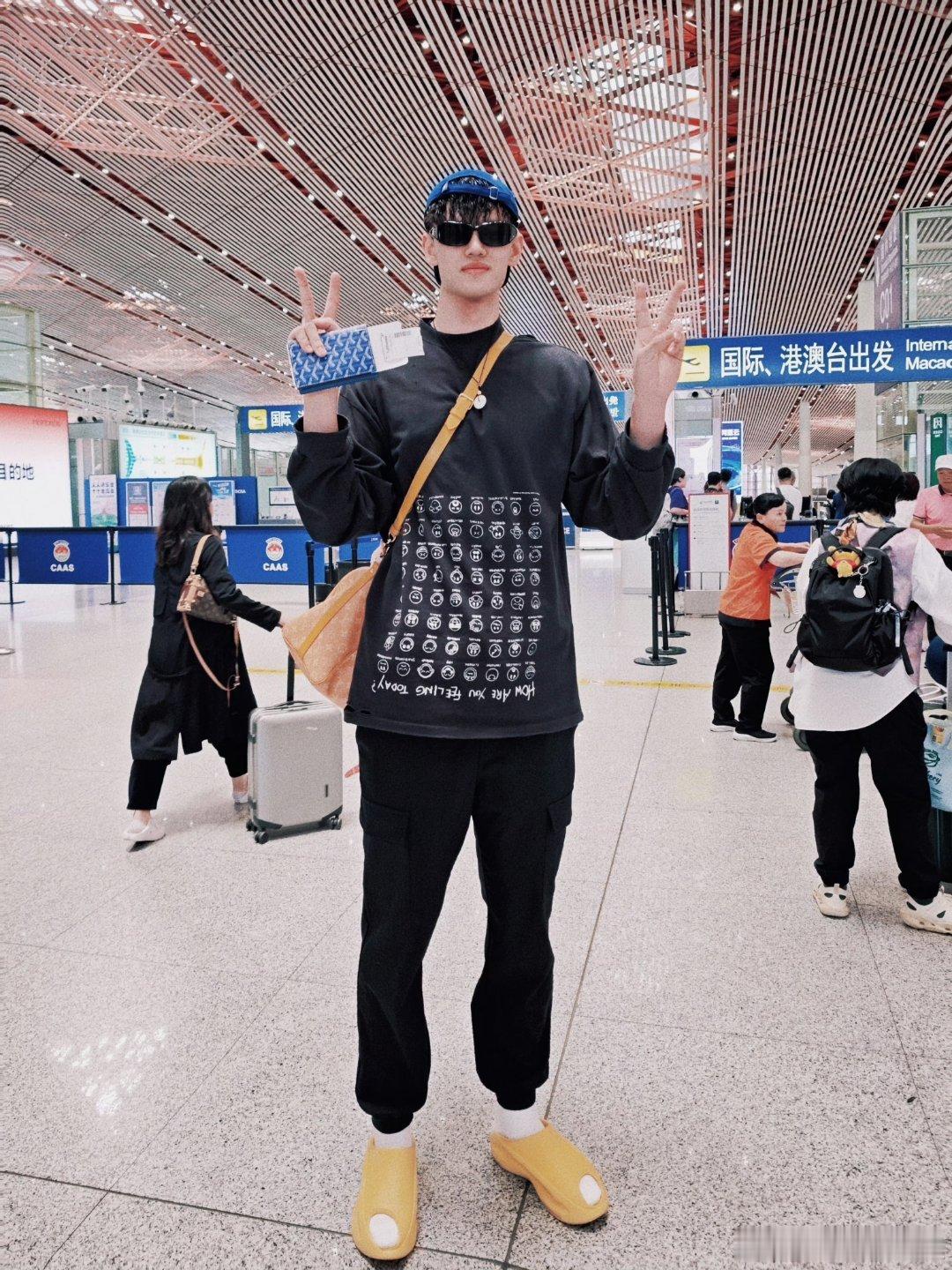 一切顺利[比耶]！曾凡博开启德国康复训练之旅距离亚洲杯还有一个多月，期待小曾王者