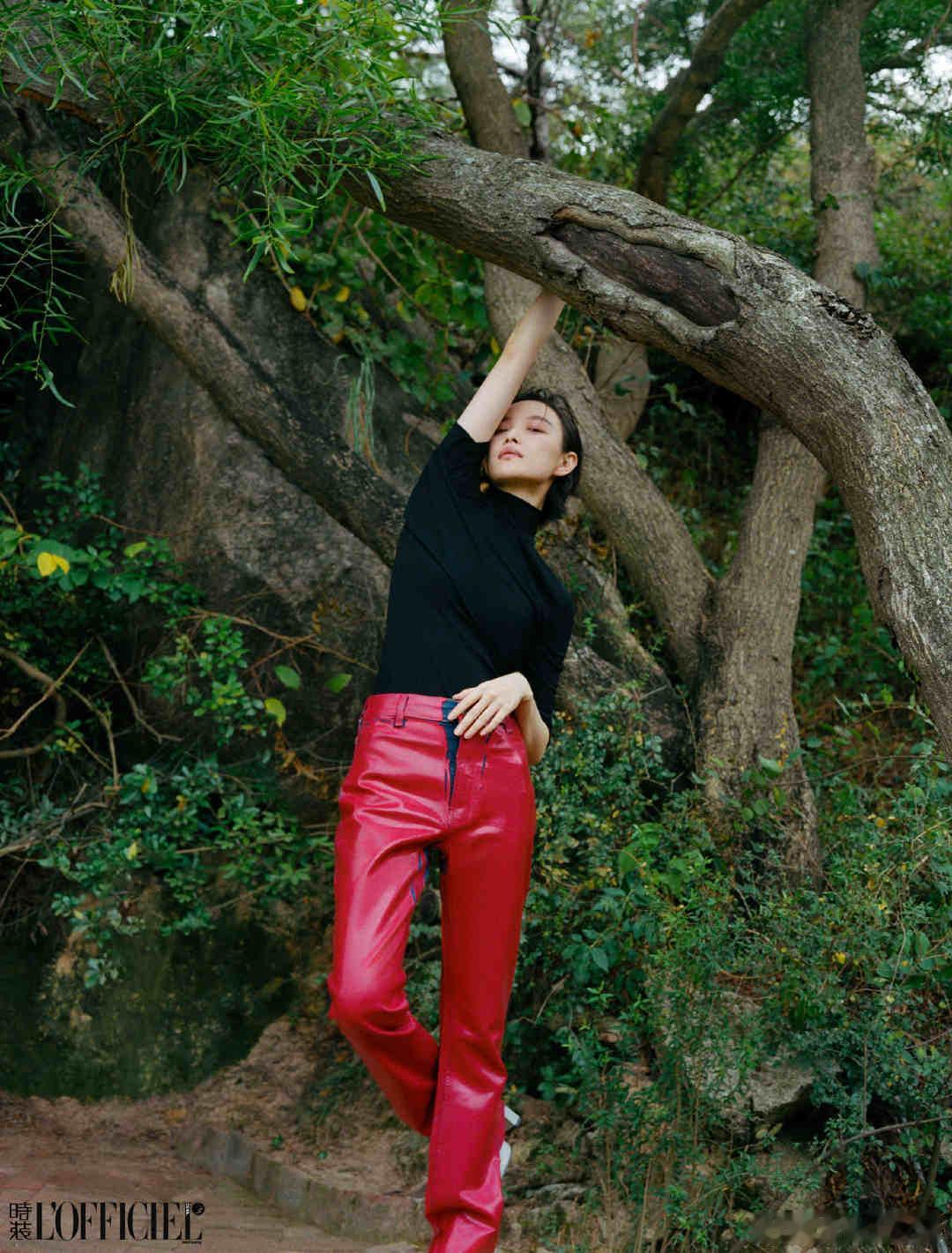 倪妮时装闭年刊封面倪妮时装十二月封面 这组封面直接戳中审美！倪妮灿烂大笑超有感染